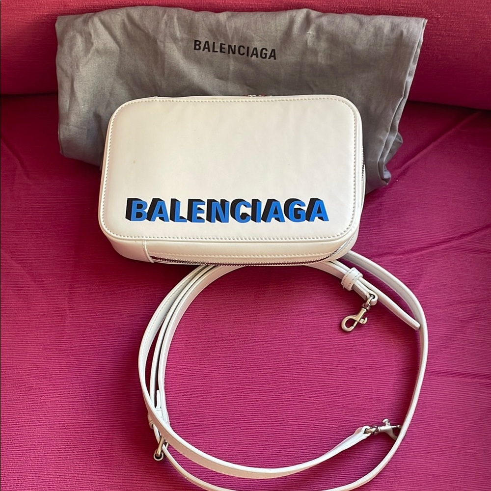 Balenciaga White Crossbody phone Bag with cardholders